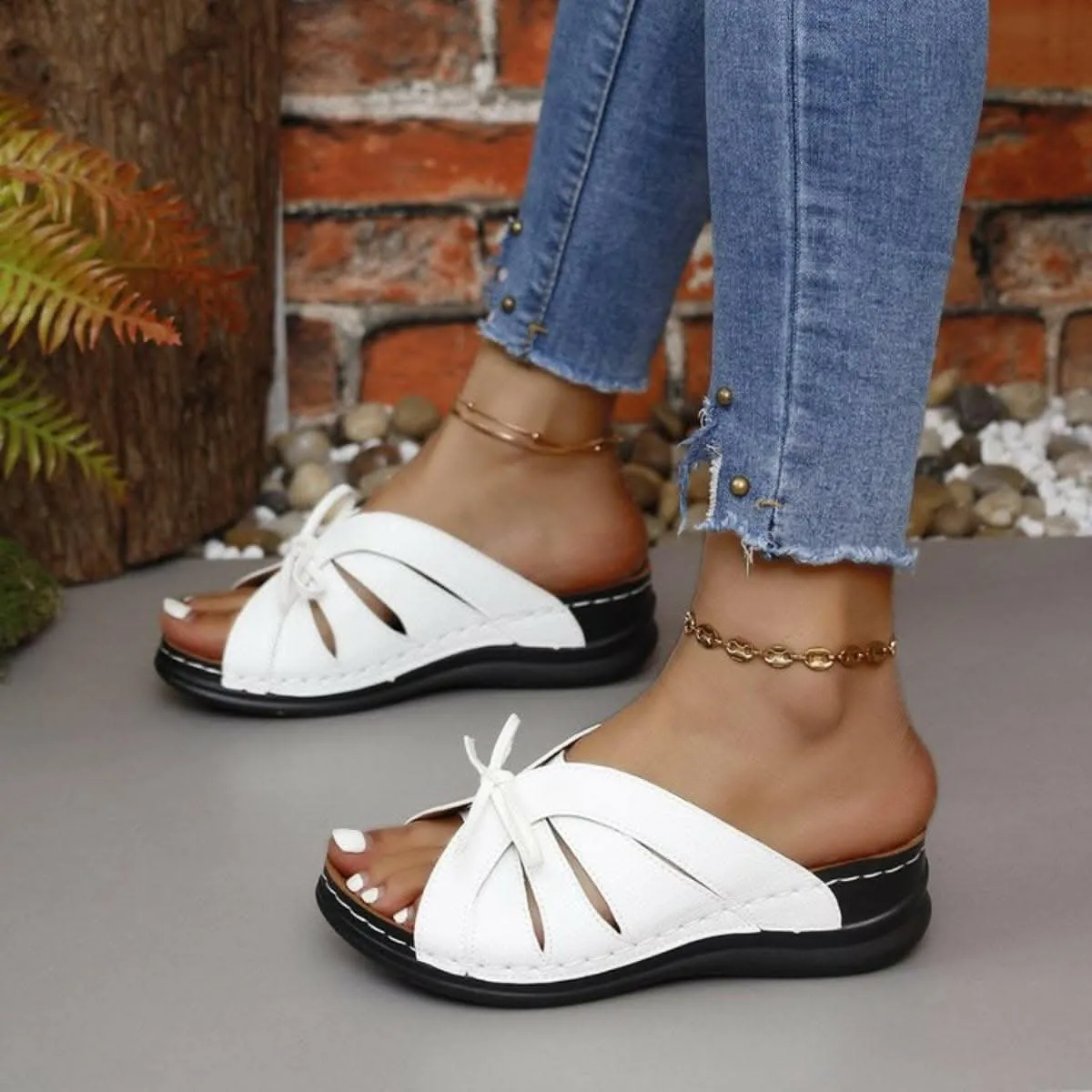 Chic low heel strappy sandals