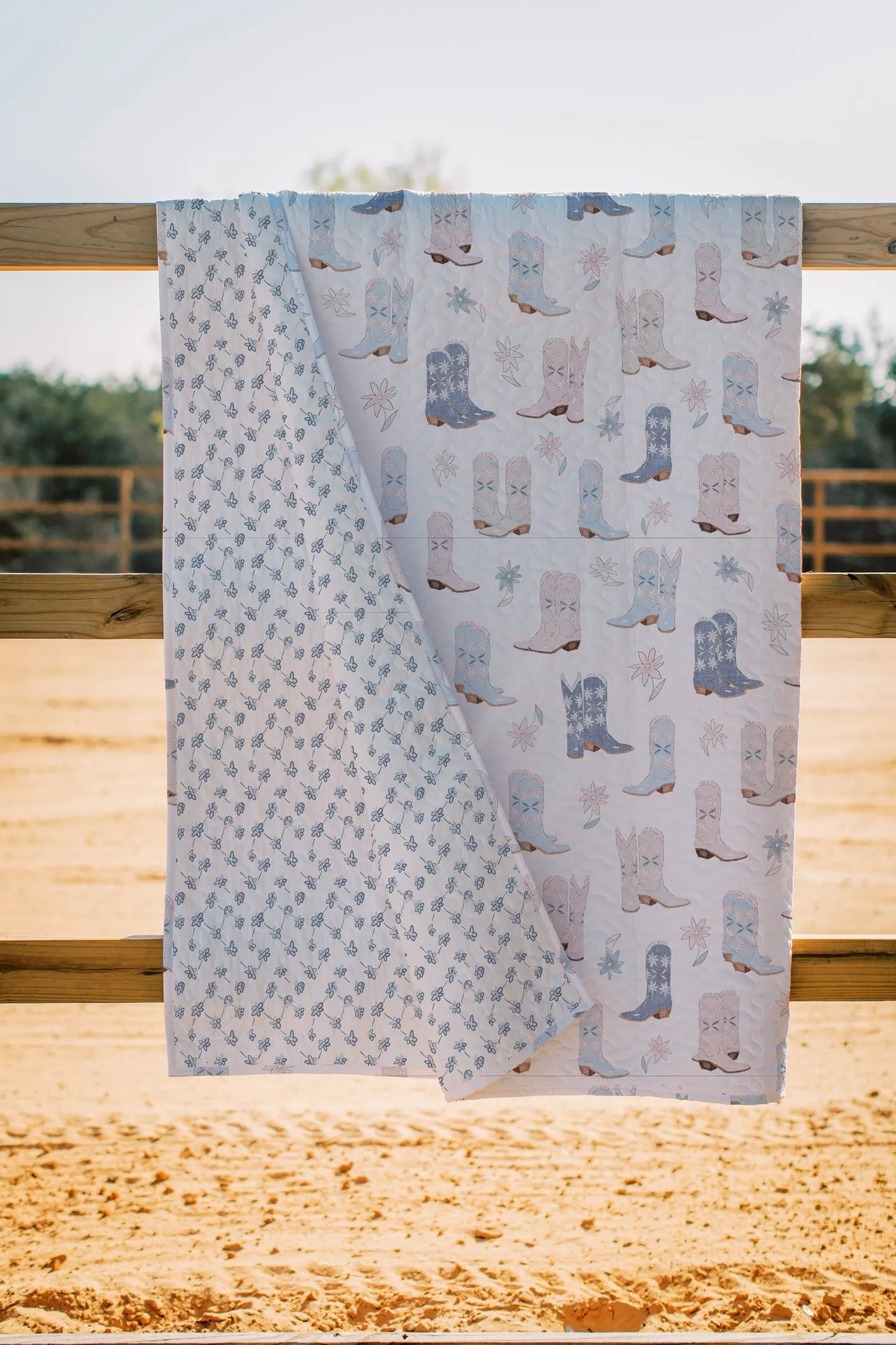 DAISY BOOTS TWIN BLANKET