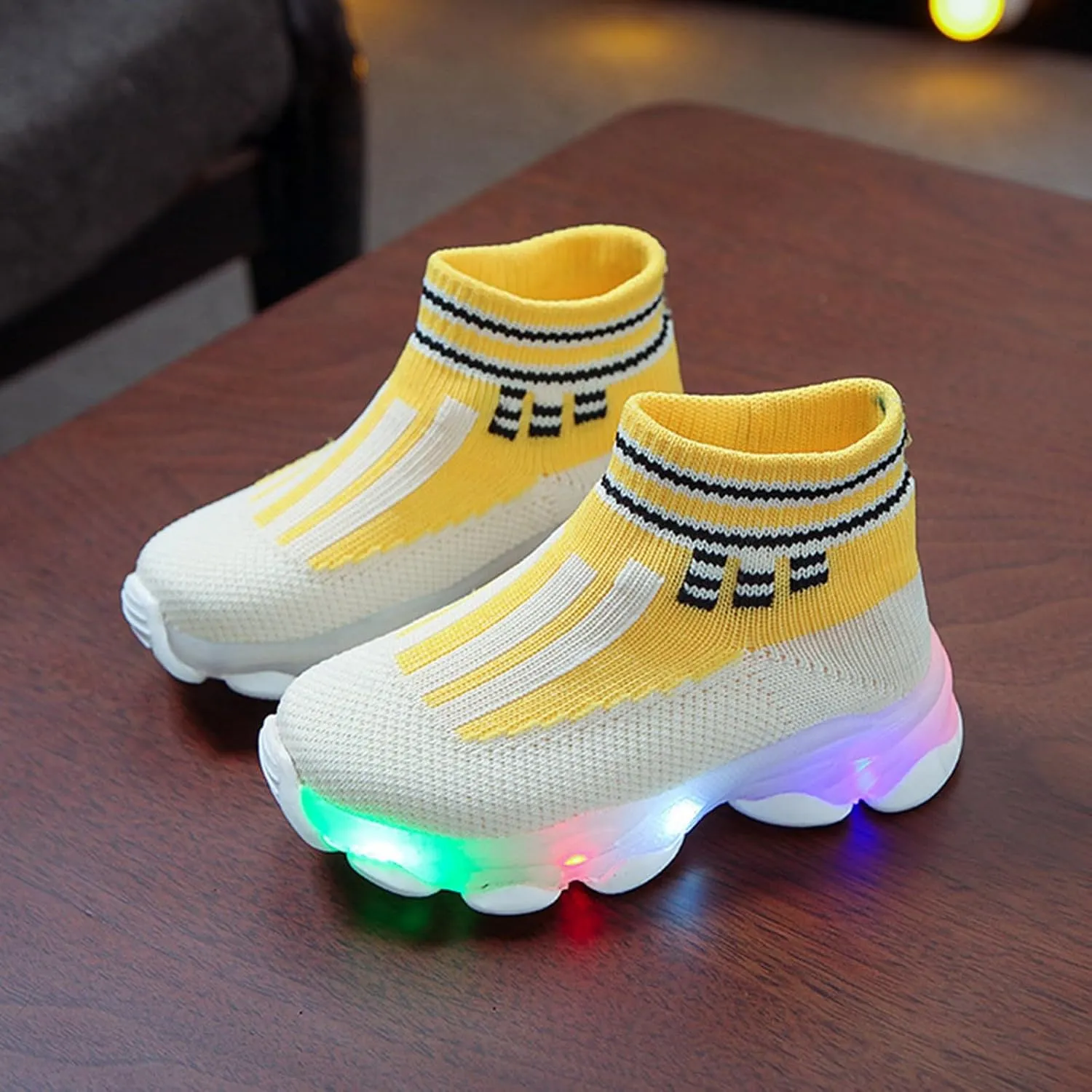Trendy LED Light Up Sneakers for Kids Unisex Breathable Athletic Shoes Korean Fashion Sneakers for Boys and Infant Shoes