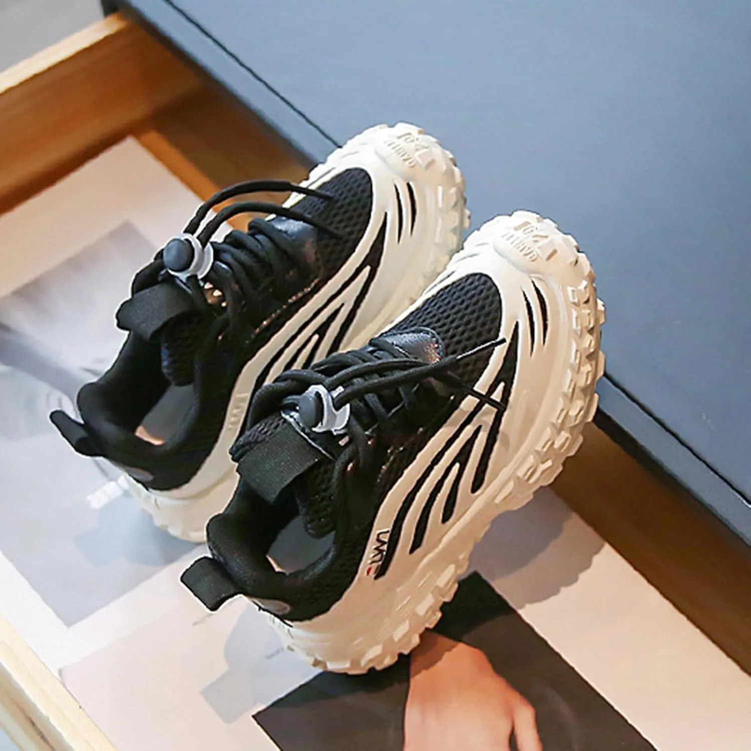Trendy Lightweight Boys Sneakers Comfortable Sports Shoes Breathable Mesh Flat Sole Thick Bottom Luminous Kids
