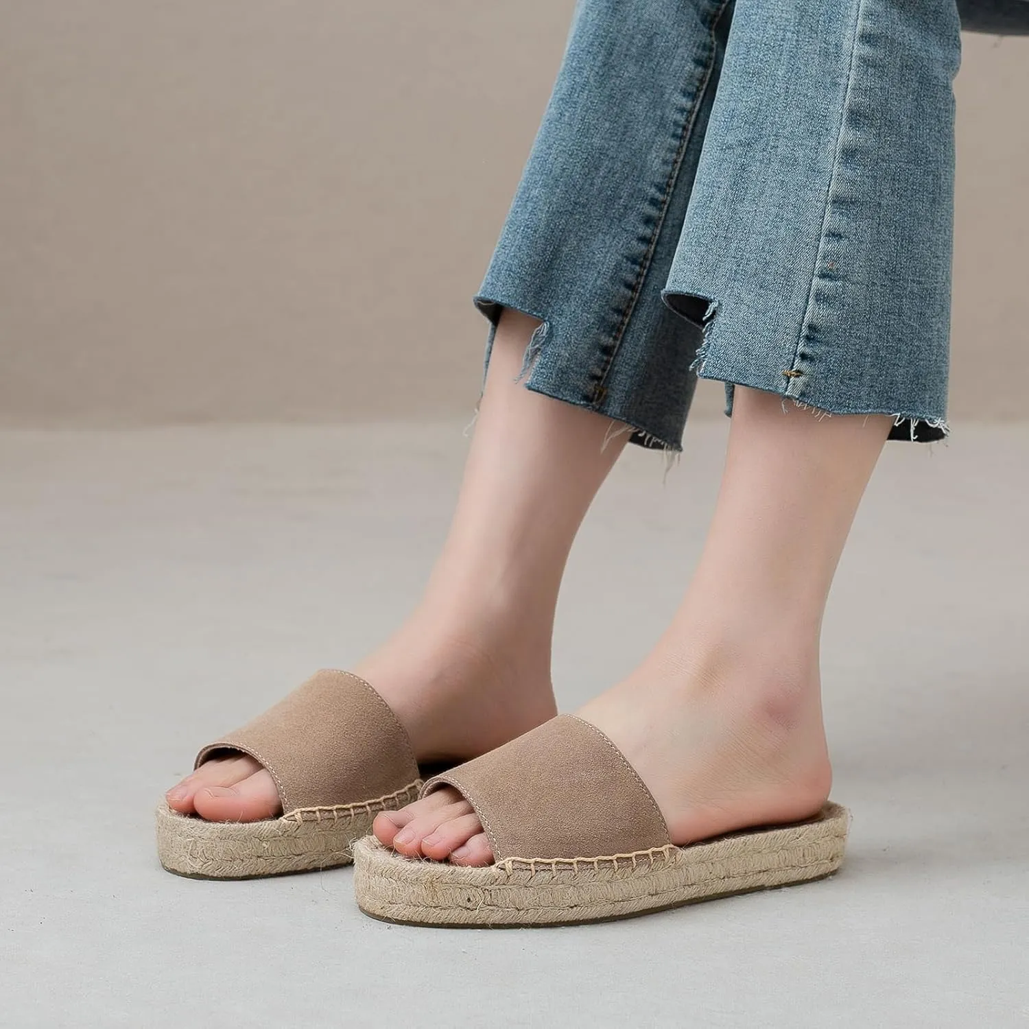 Women's One Word Thick Bottom Slippers - Fashionable Flat Shoes Comfortable Sandals Breathable Non slip Slippers Easy to Wear Suitable for Pairing with T-shirts, Dresses, Jeans